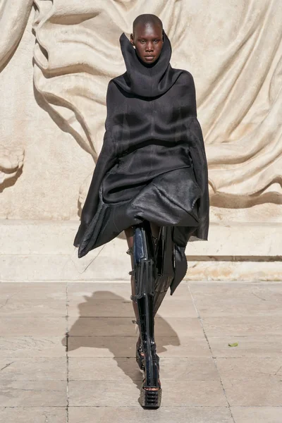 Look 3